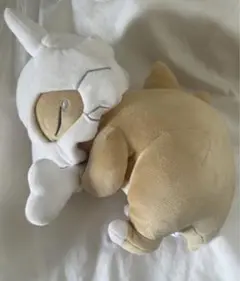 カラカラ ぬいぐるみ