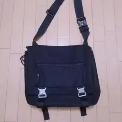 【犬飼京×DEVICE】コブラバックル メッセンジャーバッグ