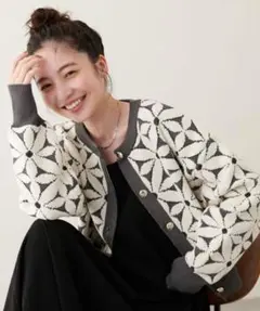 新品 モールヤーンお花ジャガードカーデ