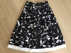 スピック&スパン☆花柄スカート☆モノトーン☆Spick&Span☆Mサイズのサムネイル