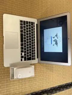 MacBook Air 13インチ i5 8GB 128GB 背面がマーク光る！ - メルカリ
