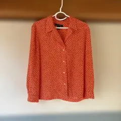 東京の古着屋さんで、買ったとてもチャーミングなブラウスです。
