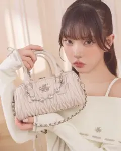 ミシェルマカロン　ビジューキルティングミニボストン　♥︎ピンクベージュ♥︎のサムネイル