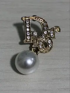 Dior ロゴ パール ピアス 片耳用のサムネイル