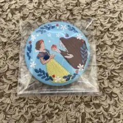ディズニー刺繍缶バッジ　白雪姫