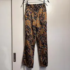 【未使用タグ付】CHIGNON　クジャクツリーパンツ　ak536