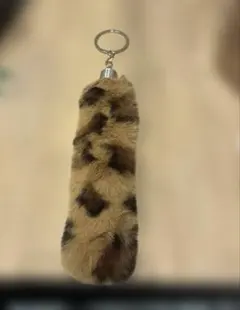 しっぽ ヒョウ柄 ファー　キーホルダー バックチャーム