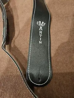Martin レザー ギターストラップ 黒 シルバー　縦ロゴ