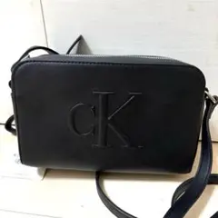【新品】Calvin Klein カメラバッグ ブラック ショルダーバッグ　ロゴ