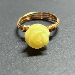WR557G 天然石 ワイヤーリング 薔薇彫り オリーブジェイド ゴールド