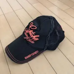 黒キャップ　オレンジロゴ刺繍