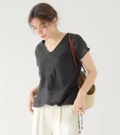 Spick & Span バックリボン刺繍ブラウス(ブラック)のサムネイル