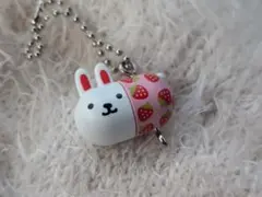 ウサコレフレンズ　めじるしチャーム　いちご