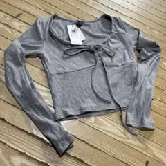 新品未使用グレー クロップド長袖トップ