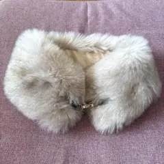 ボリュームフェイクファーマフラー ストール 金具付き ホワイトベージュ