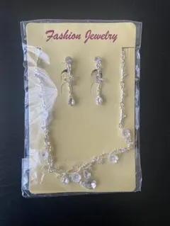 ネックレスとイヤリングのセット