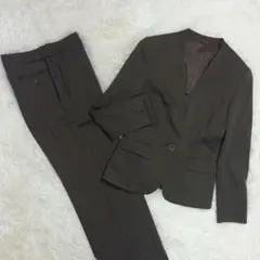 スーツカンパニーシー ノーカラー セットアップ パンツスーツ カーキ Mサイズ