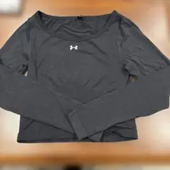 Under Armour 黒 長袖 クロップドトップ
