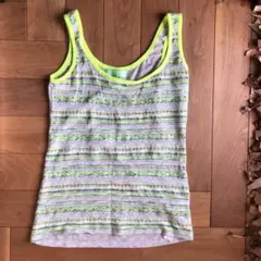 Bershka タンクトップ ネオンイエロー