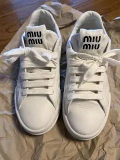 【美品】miu miu ミュウミュウ スニーカー ローカット ロゴ文字⭐︎のサムネイル