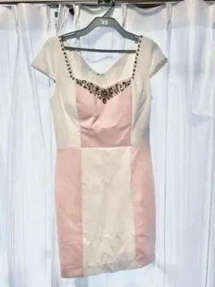 【jewels】ビジュー付きタイトピンクドレス【キャバドレス】