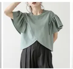 未使用　ラジエム　ラッフル フリルショルダー クロップド丈 トップスのサムネイル