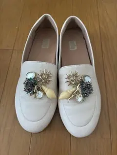 fitflop オフホワイト　ローファー　シェル　ビジューのサムネイル