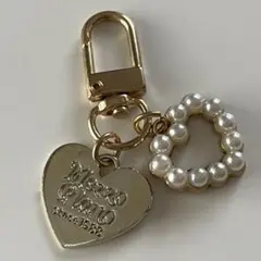 ハート型メタルチャームとパールビーズのチャーム キーホルダー