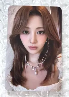 Lesserafim ユンジン  weverse global サイン会トレカ LE SSERAFIM - ルセラフィム ユンジン サイン加工の通販 by L's shop
