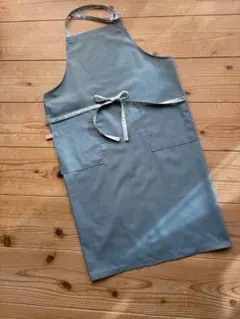 NUIGOTOくすみグリーンデイリーカフェエプロン（水玉模様アレンジ薄緑）