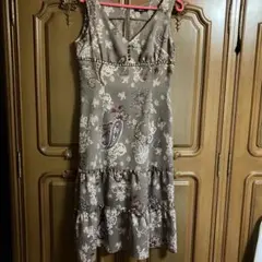 【コムサイズム】ペイズリー柄ノースリーブティアードワンピース