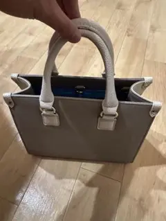 ベージュ レザー風ハンドバッグ