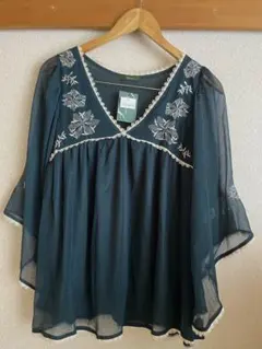 刺繍入りダークグリーン五分袖チュニック