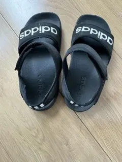 最終値下げ　　アディダス　　キッズサンダル　　19センチ