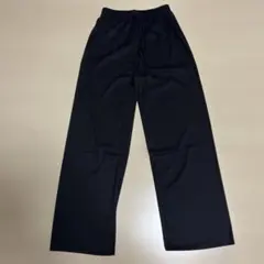 ブラックパンツ