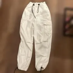 ホワイトカーゴパンツ 白