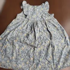 BeBe Petits Pois ノースリーブワンピース 花柄
