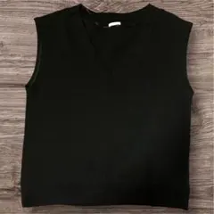 GU ジーユー Sサイズ Vネック ノースリーブカットソー ベスト 黒