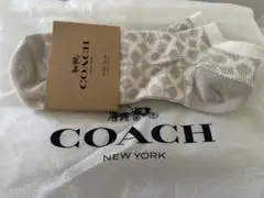 COACH ヒョウ柄 アンクルソックス ベージュ　　靴下のサムネイル