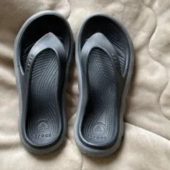 crocs ビーチサンダル グレー