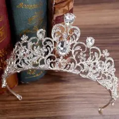ホワイトシルバー ウェディング クラウン ヘア アクセサリー 結婚式 ティアラi