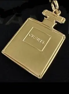 CHANEL シャネル　ホリデーチャーム ノベルティ ゴールド