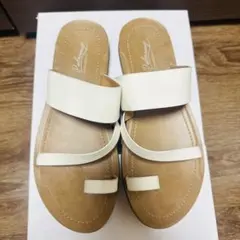 Padourouge トングサンダル ホワイトのサムネイル