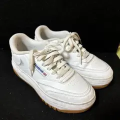 リーボック　厚底スニーカー