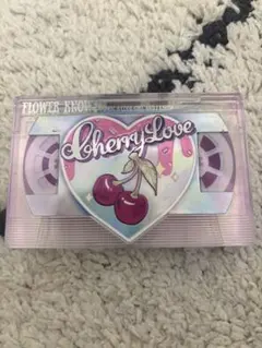 Flower Knows Cherry Love アイシャドウパレット #03