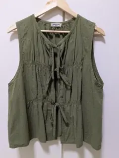 サマンサモスモス　前結びベスト　オリーブグリーン　カーキ