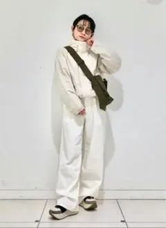 UNIQLO ドレープデニムタックパンツ　ホワイト　XS