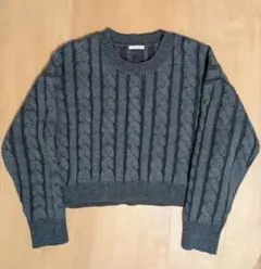 GU ケーブル編み クロップドニット