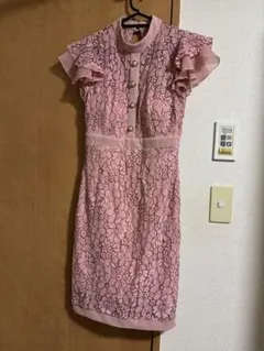 ピンクレースタイトドレス フリル付き