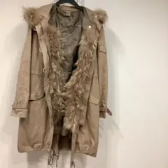 ベージュ ファー付き モッズコート メイクレッド